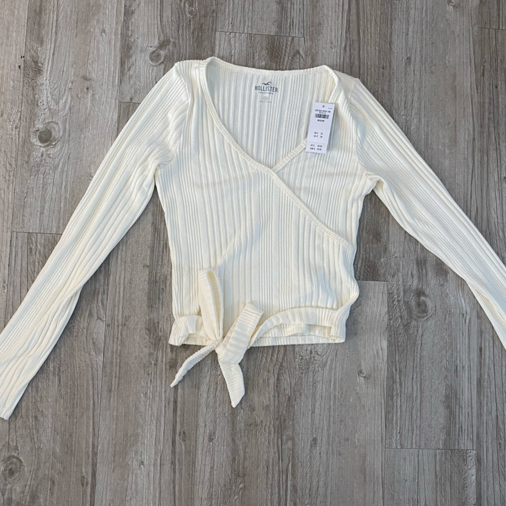 Women’s Hollister v-neck long sleeve shirt size medium